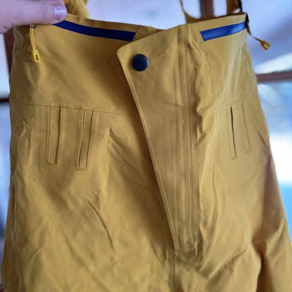 COPY - Patagonia Women's Untracked Bibs Med Yellow - Picture 5 of 9